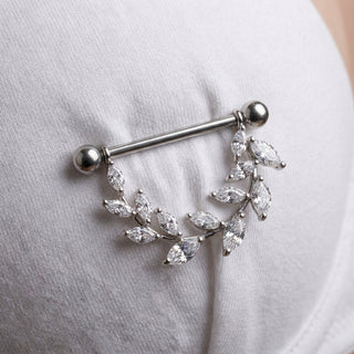 Nipple Piercing Leaves Zirconia – getragen