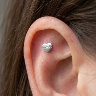Titanium Labret Heart Heartbeat Internally Threaded