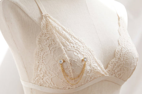 Nippelpiercing mit Kette